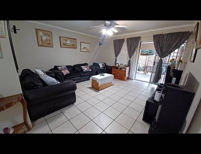 3 BEDROOM TOWNHOUSE FOR SALE IN ANNLIN